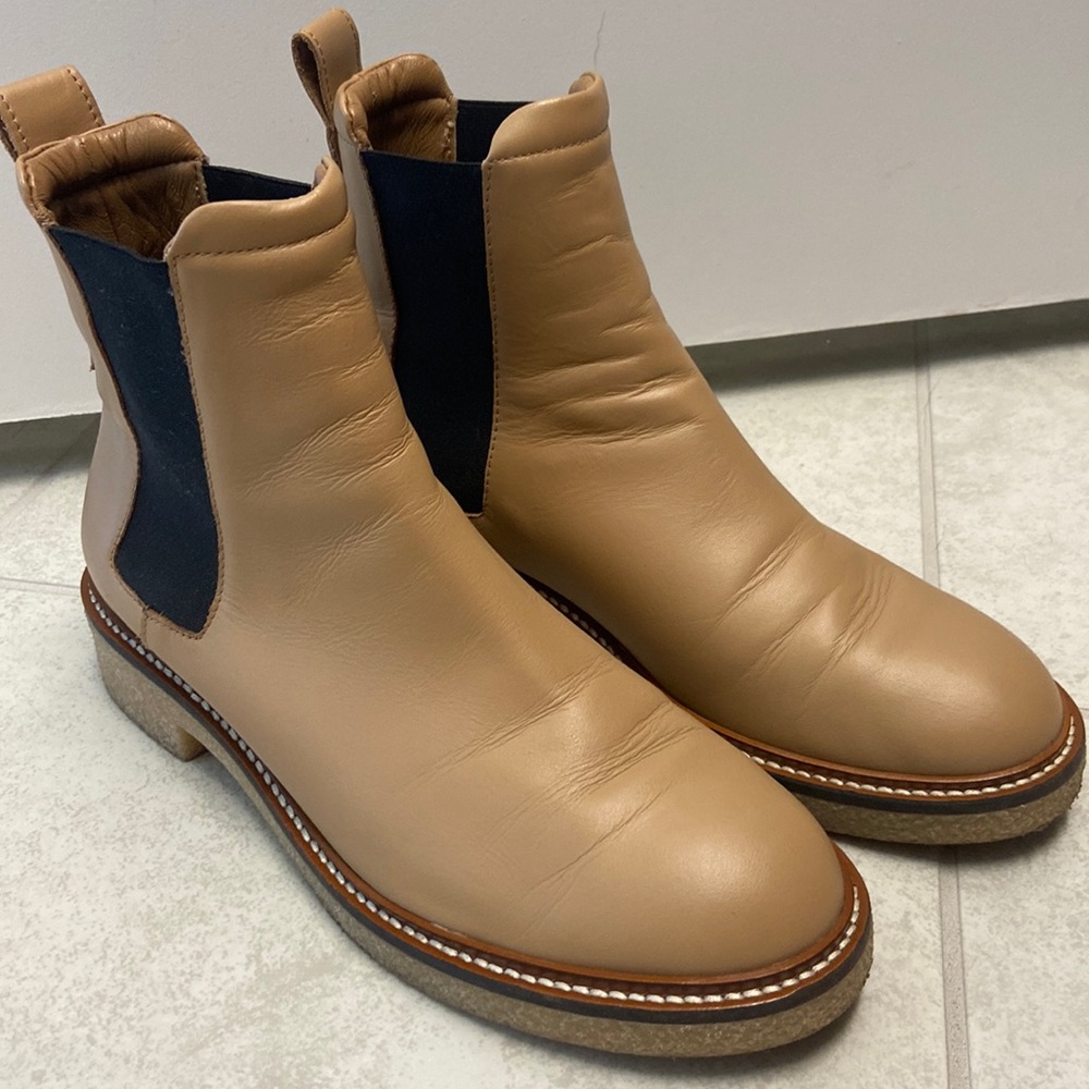 Everlane Italian Leather Chelsea Boot